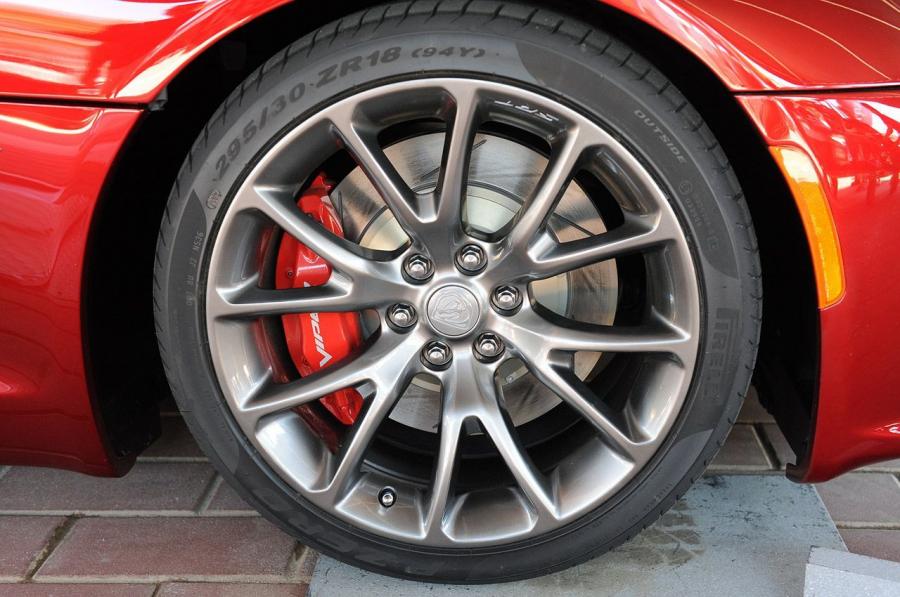  Dodge Viper SRT GTS 2013 года  (фото 20 из 42)